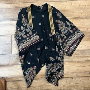 Chic Black and Gold Patterned Kimono